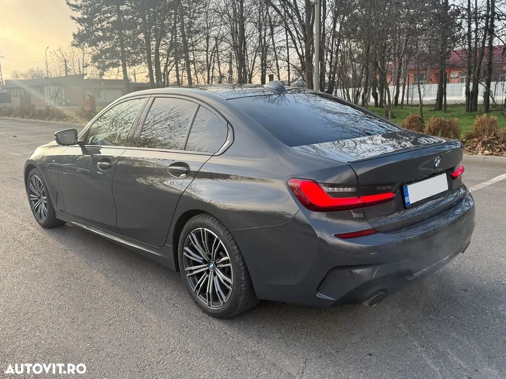 BMW Seria 3 330i xDrive AT - 28