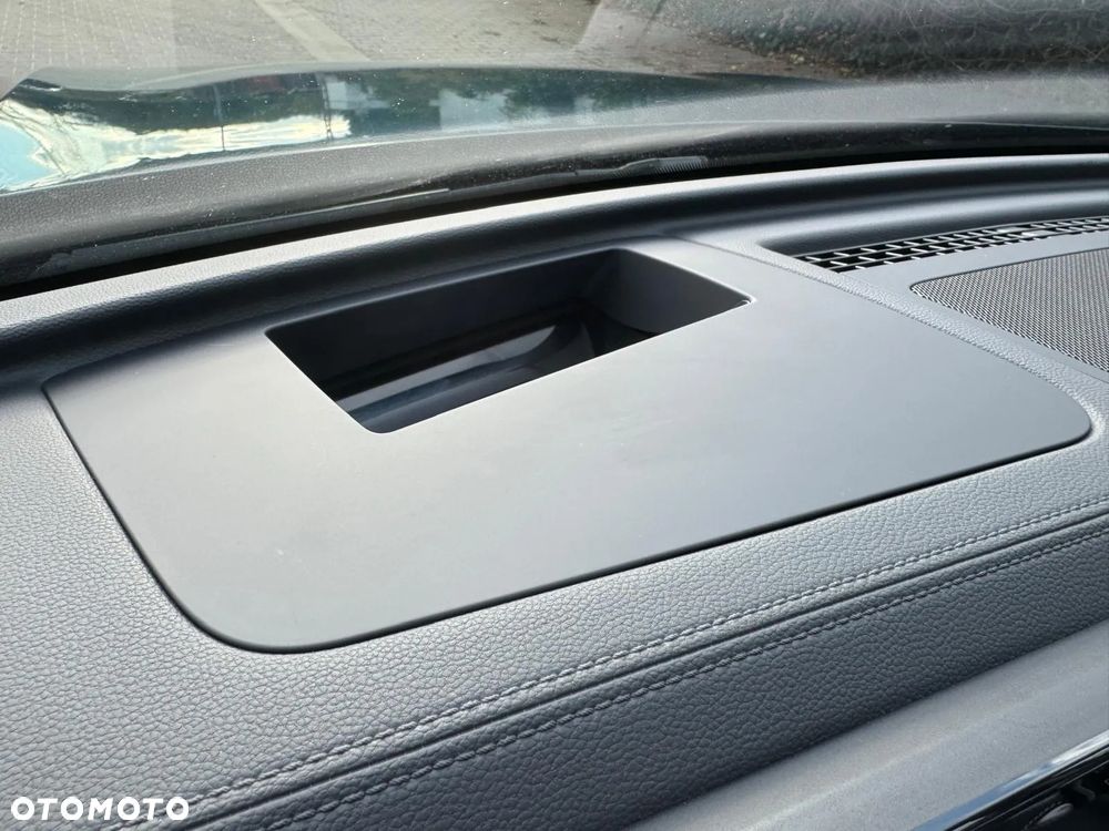 Volkswagen Tiguan 2.0 TDI SCR 4MOTION DSG Elegance - 29
