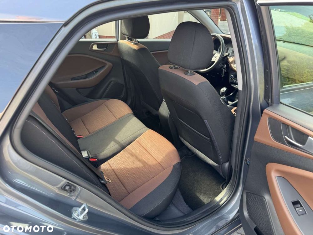 Hyundai i20 - 24