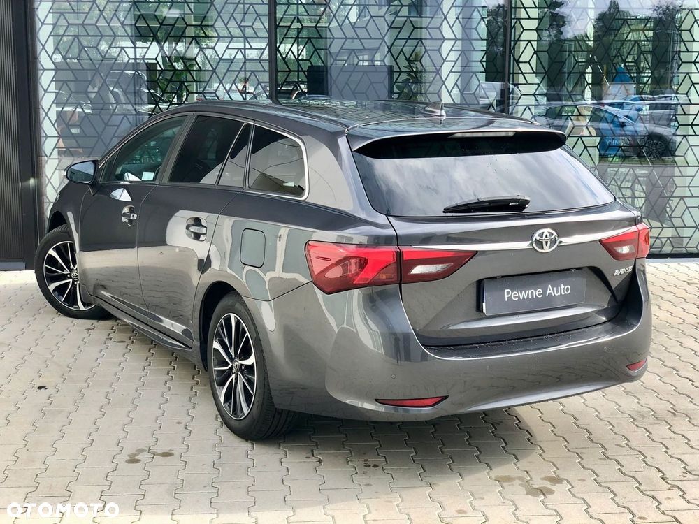 Toyota Avensis - 11