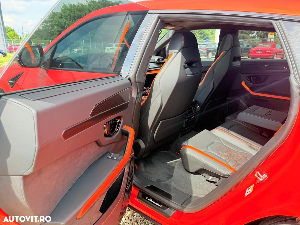 Lamborghini URUS - 12