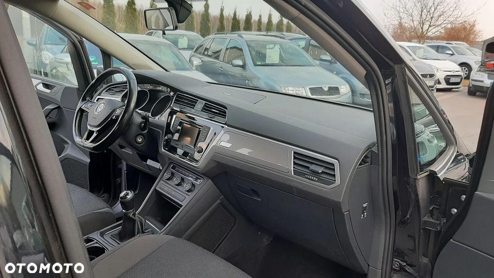 Volkswagen Touran - 16