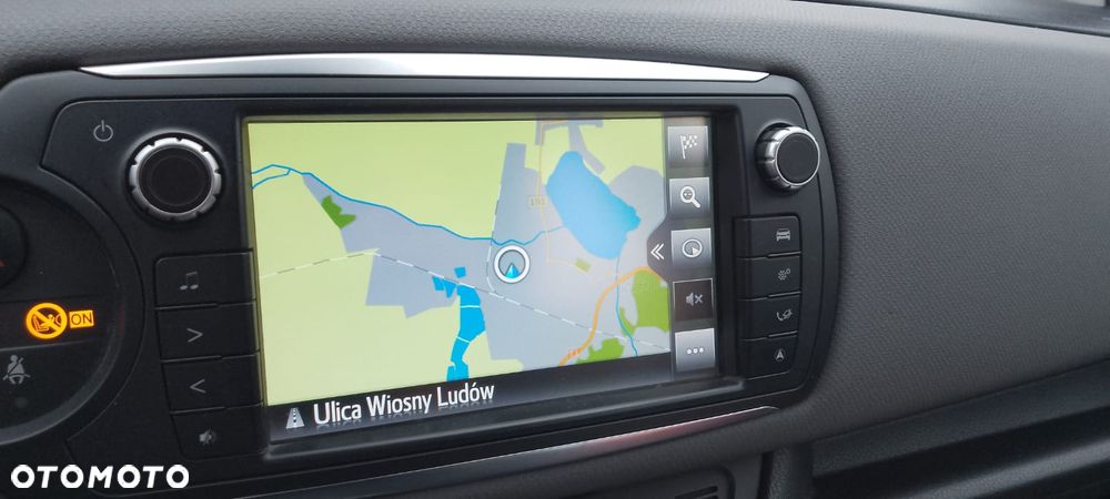 Toyota Yaris Hybrid 100 Terra - 10