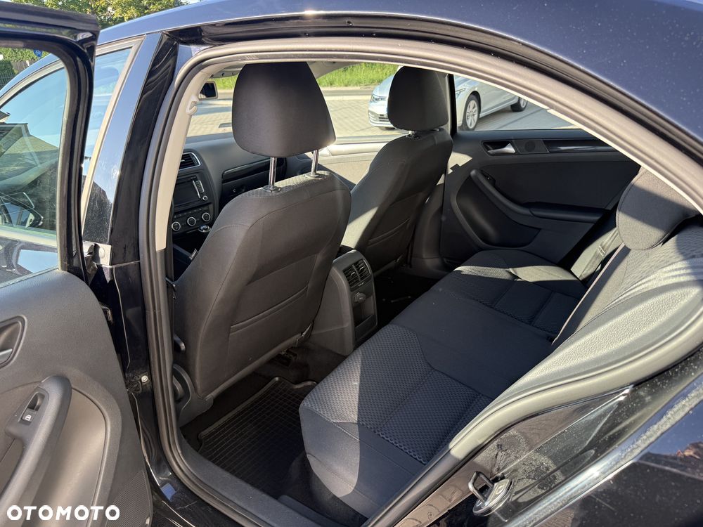 Volkswagen Jetta 1.6 TDI Comfortline - 18
