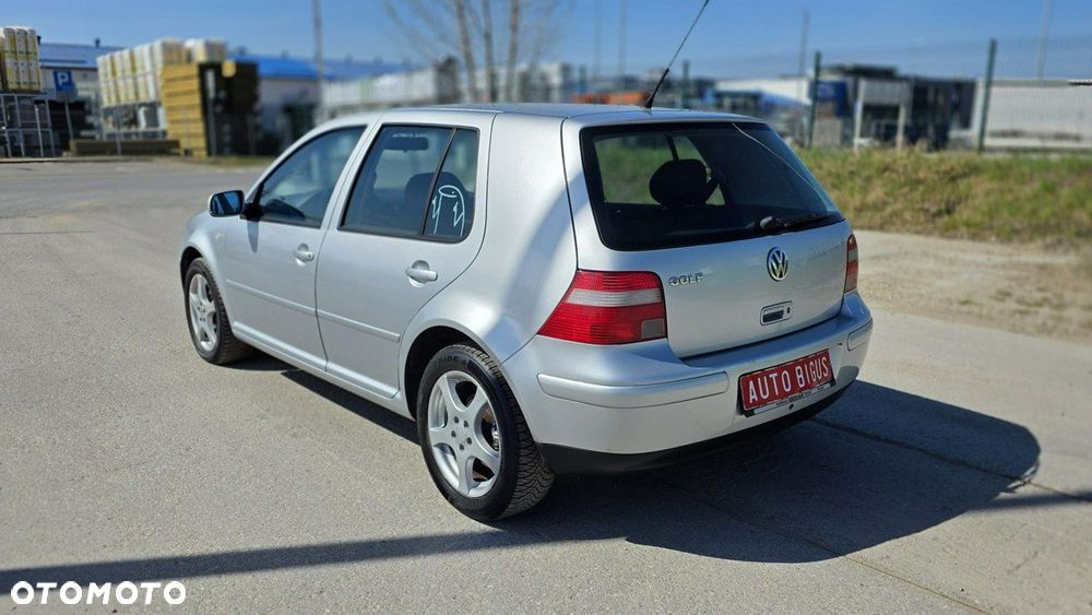 Volkswagen Golf - 6