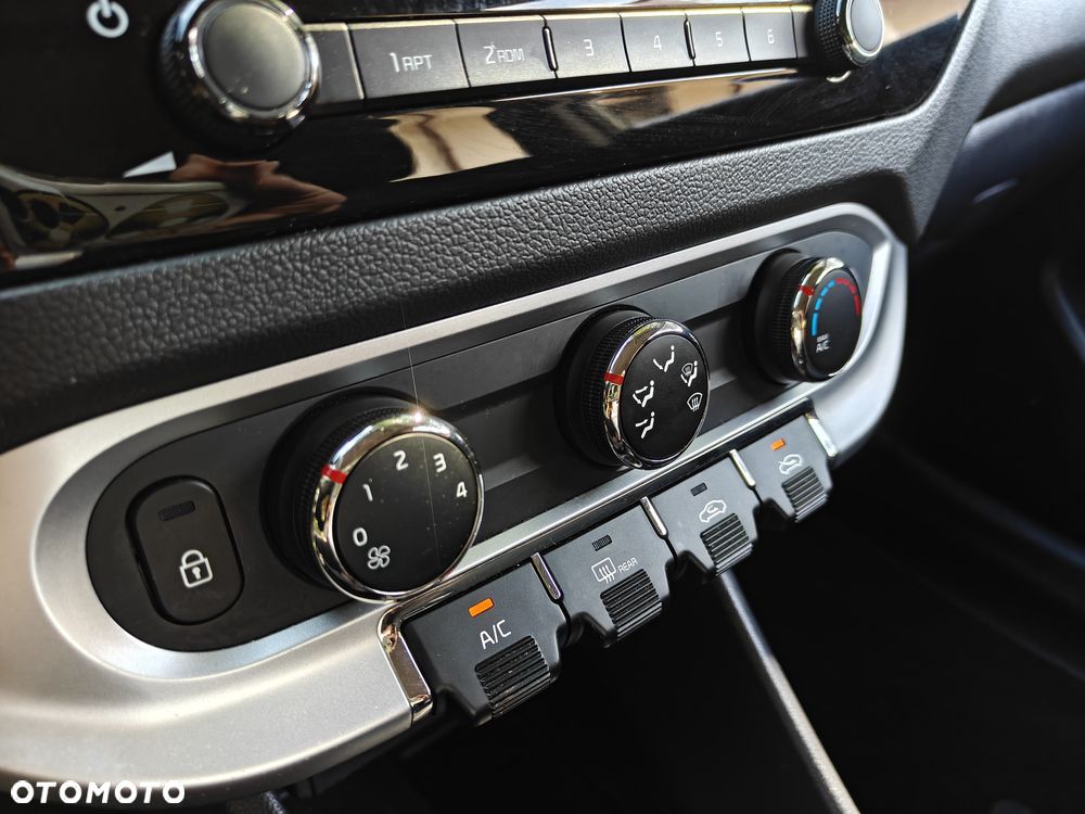 Kia Rio - 33