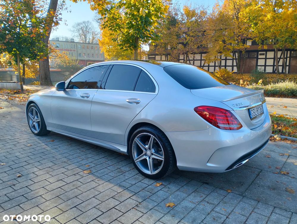 Mercedes-Benz Klasa C 300 7G-TRONIC AMG Line - 4
