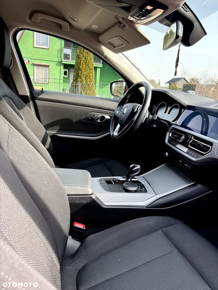 BMW Seria 3 330i - 13