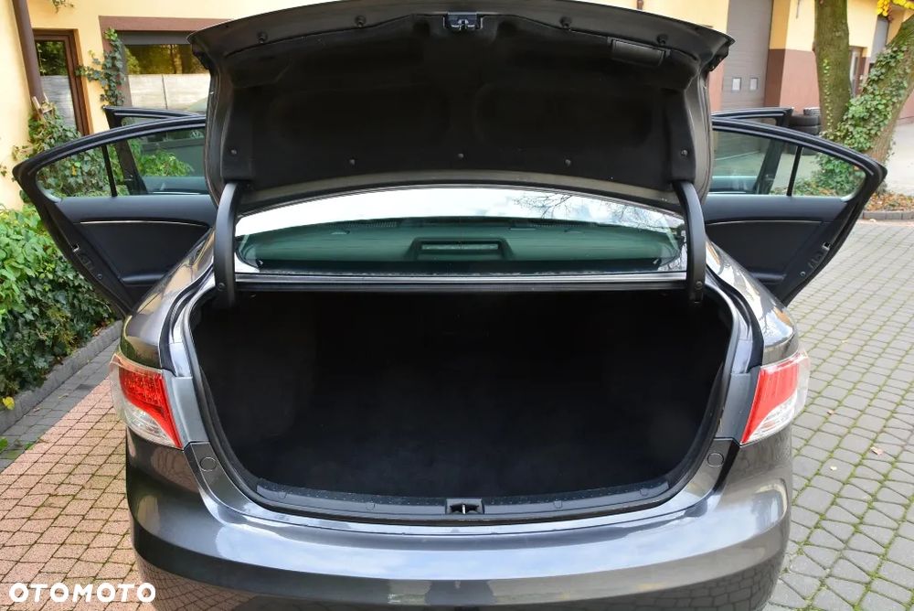 Toyota Avensis 1.8 Sol plus NAVI - 12