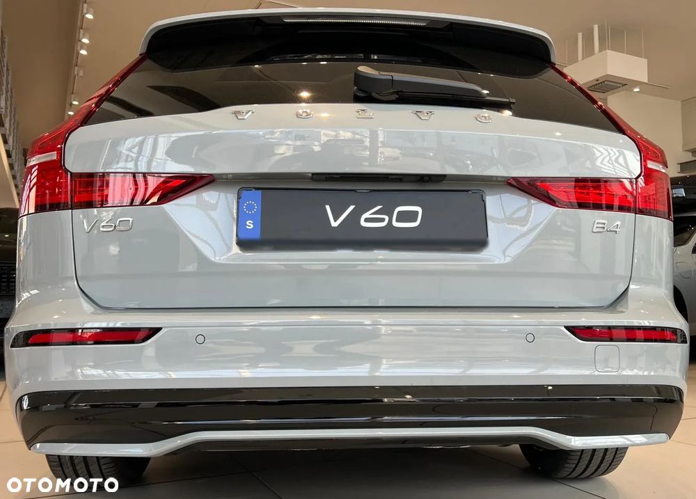 Volvo V60 B4 B DKG Plus Dark - 6