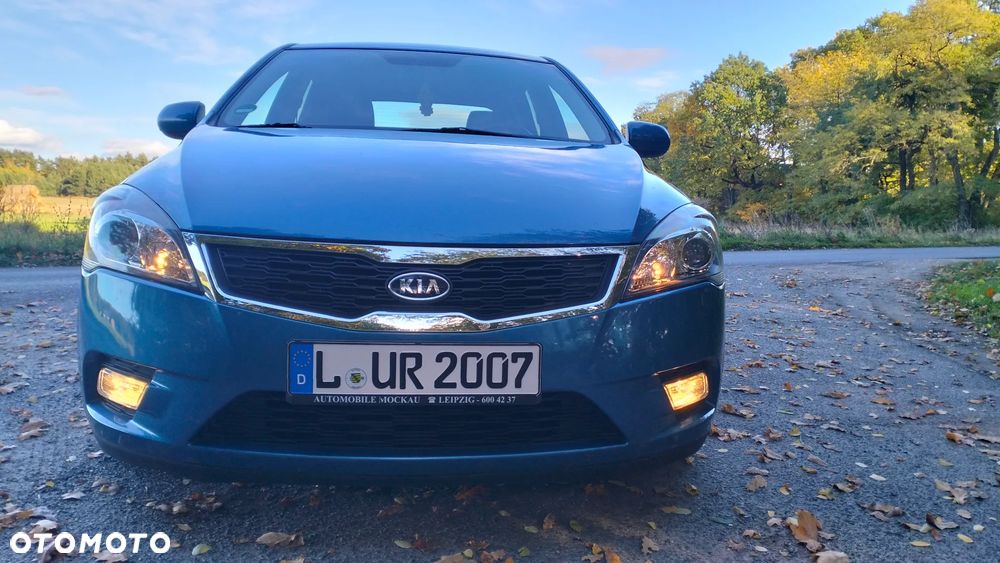 Kia Ceed - 11