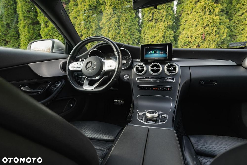 Mercedes-Benz Klasa C 300 9G-TRONIC - 17
