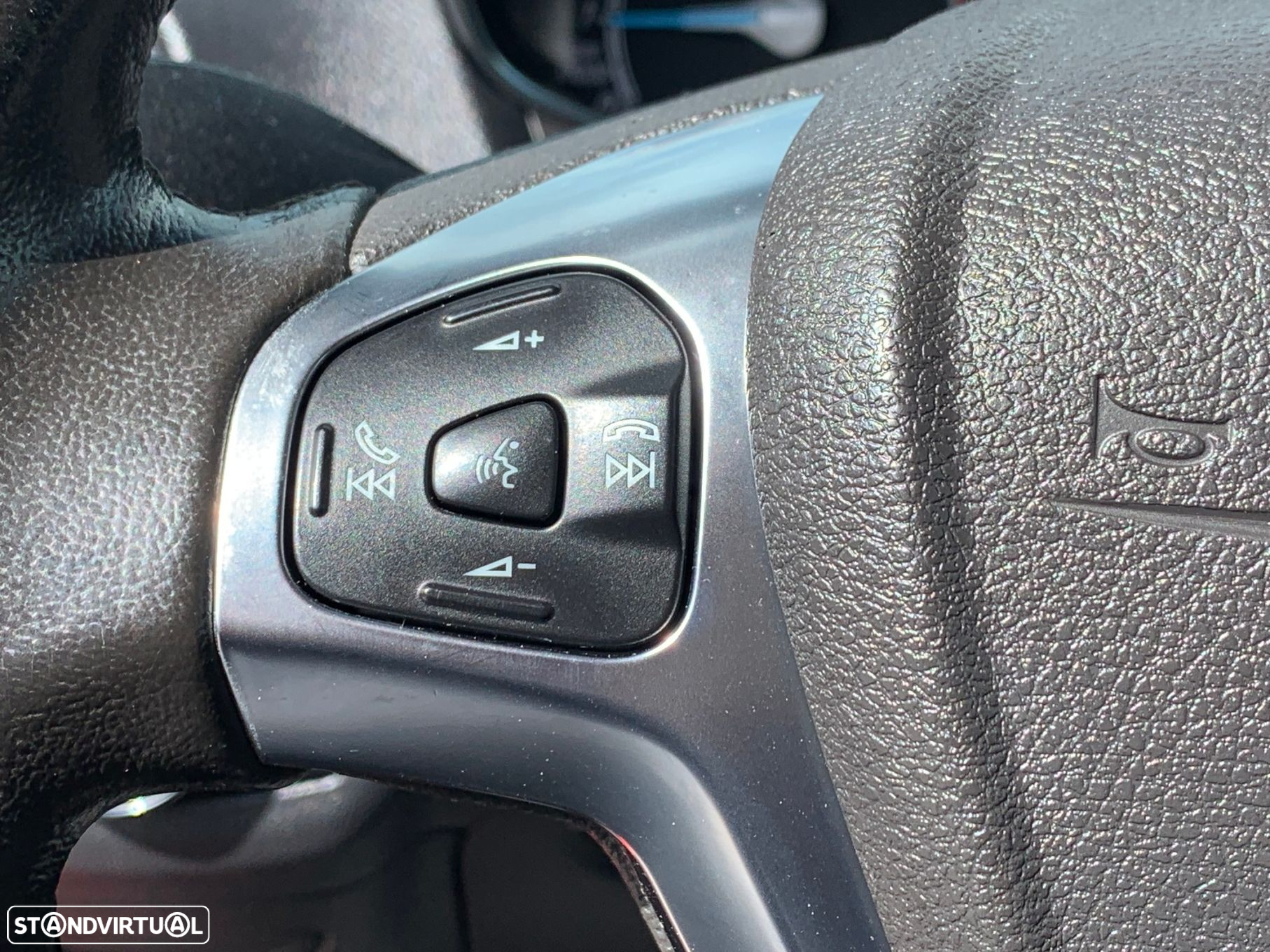 Ford Tourneo Connect 1.0i EcoBoost Titanium - 24