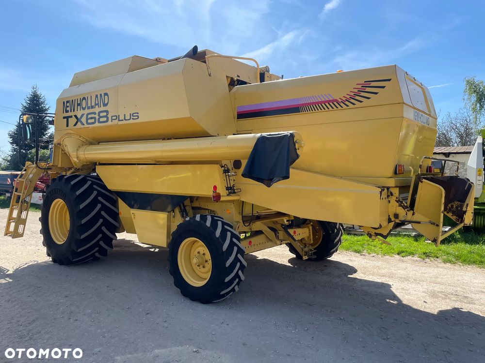New Holland TX 68 Plus - 9