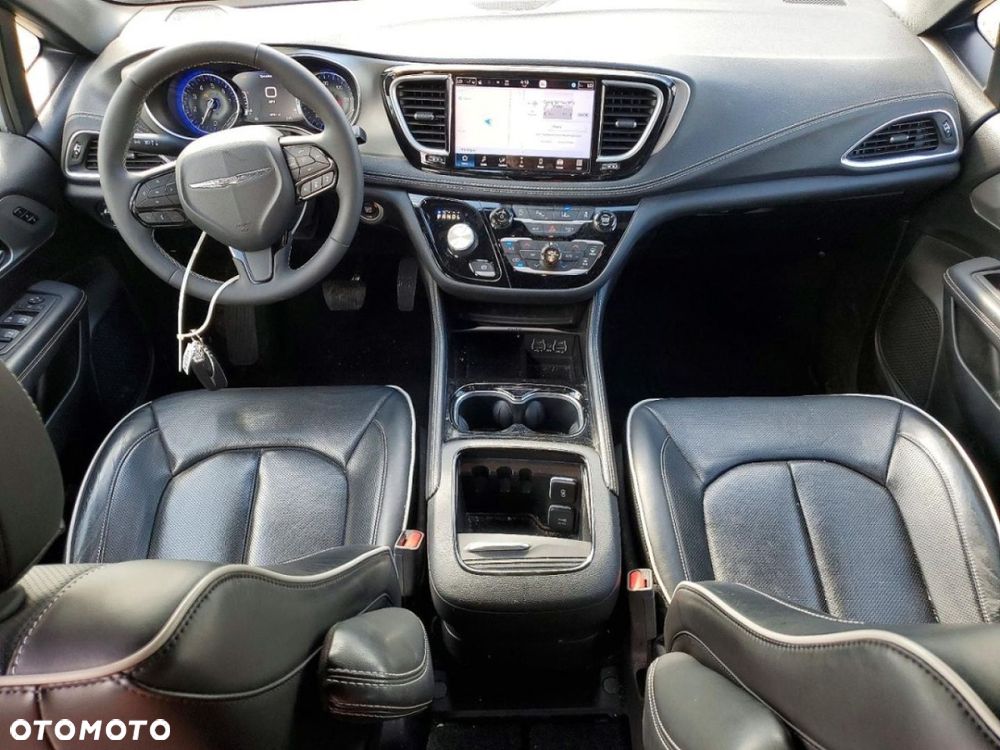 Chrysler Pacifica - 8