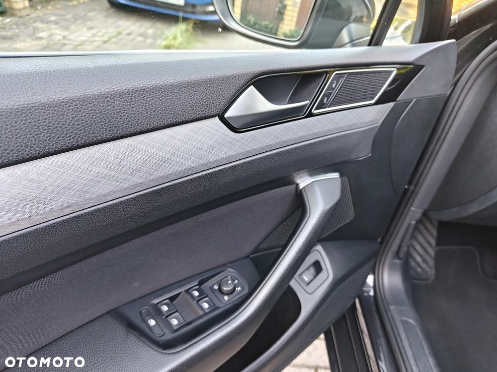 Volkswagen Passat - 17