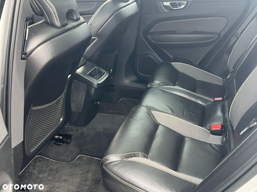 Volvo XC 60 T5 R-Design - 13