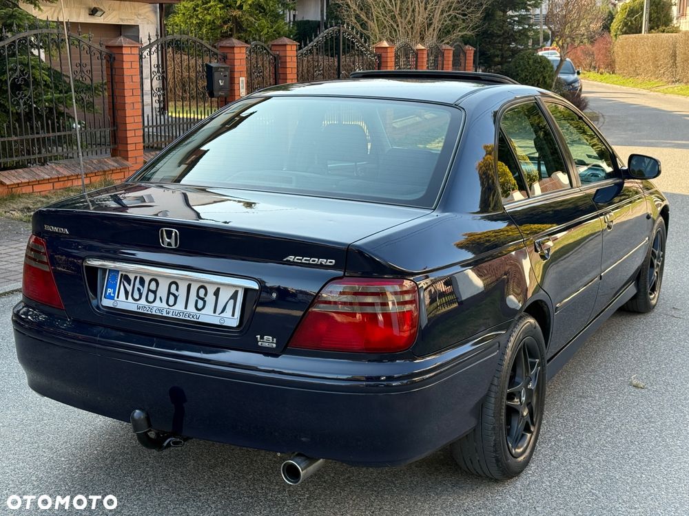 Honda Accord 1.8i LS - 4