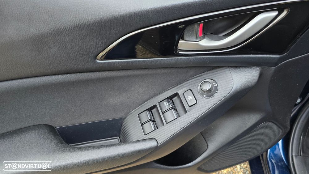 Mazda 3 Hatchback - 8