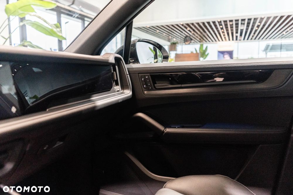 Porsche Cayenne E-Hybrid PHEV Black Edition - 24