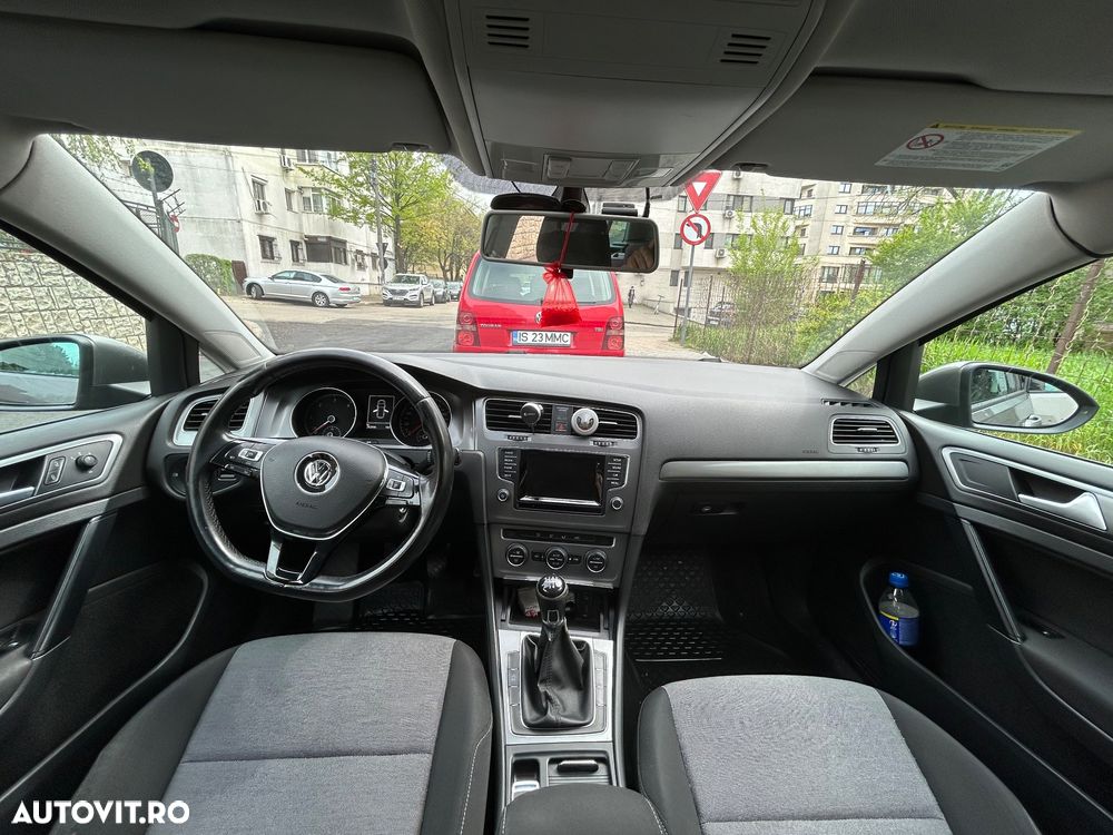 Volkswagen Golf - 6