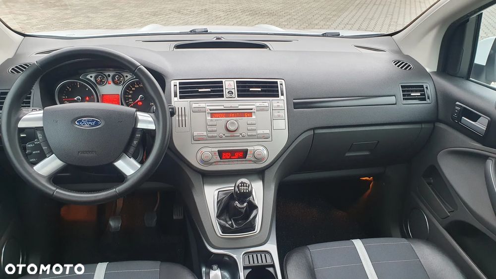 Ford Kuga 2.0 TDCi 2x4 Titanium - 10