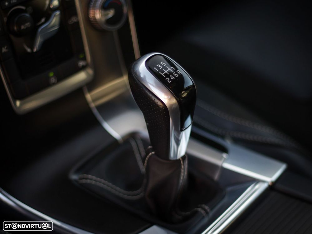 Volvo V60 2.0 D2 R-Design - 28