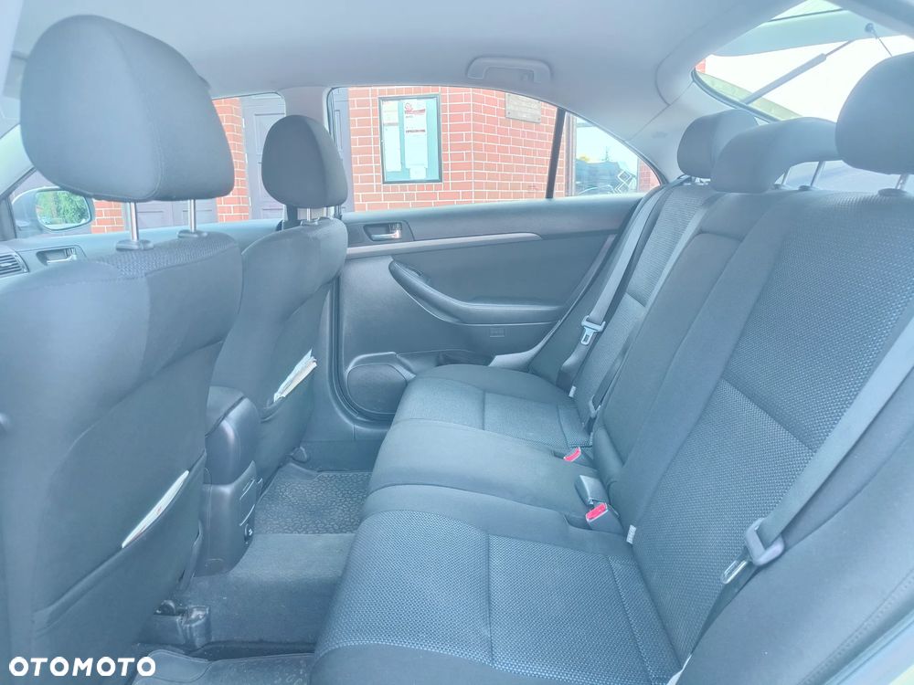 Toyota Avensis 1.8 VVT-i Luna - 23