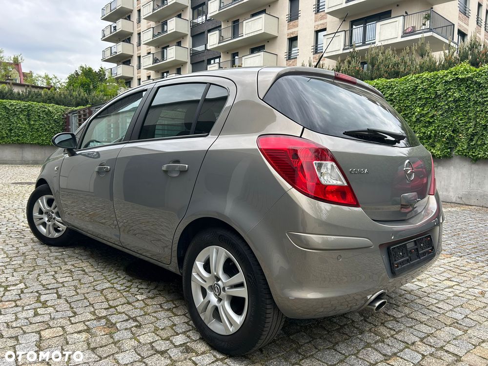 Opel Corsa 1.4 16V Cosmo - 9