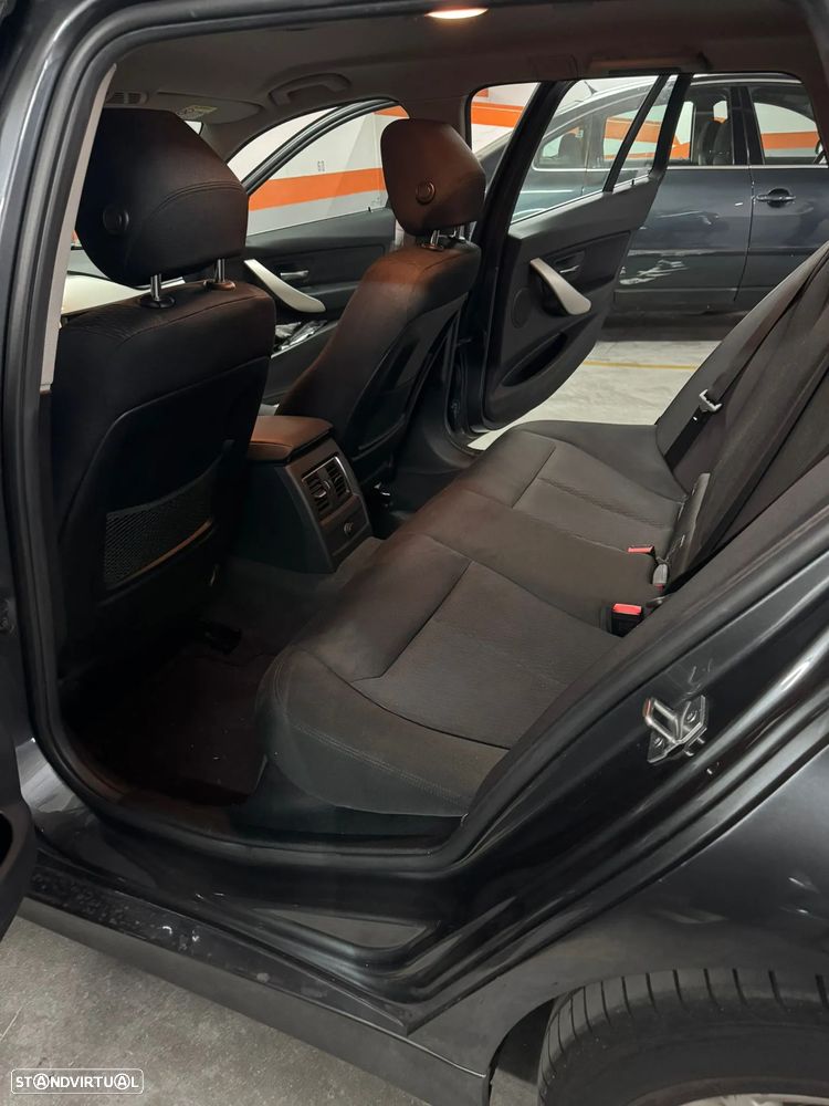 BMW 318 d Touring Auto - 13