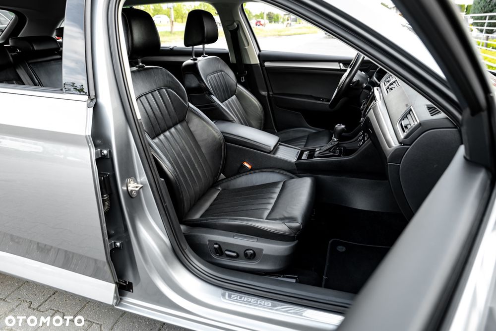 Skoda Superb 2.0 TDI 4x4 L&K DSG - 25