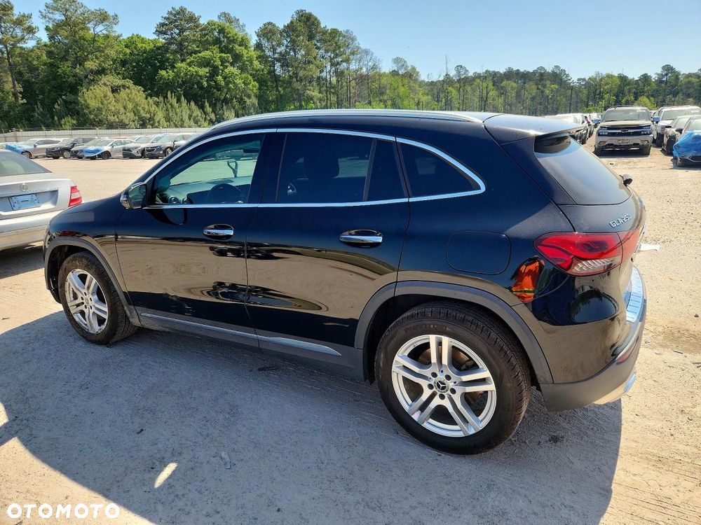 Mercedes-Benz GLA - 2