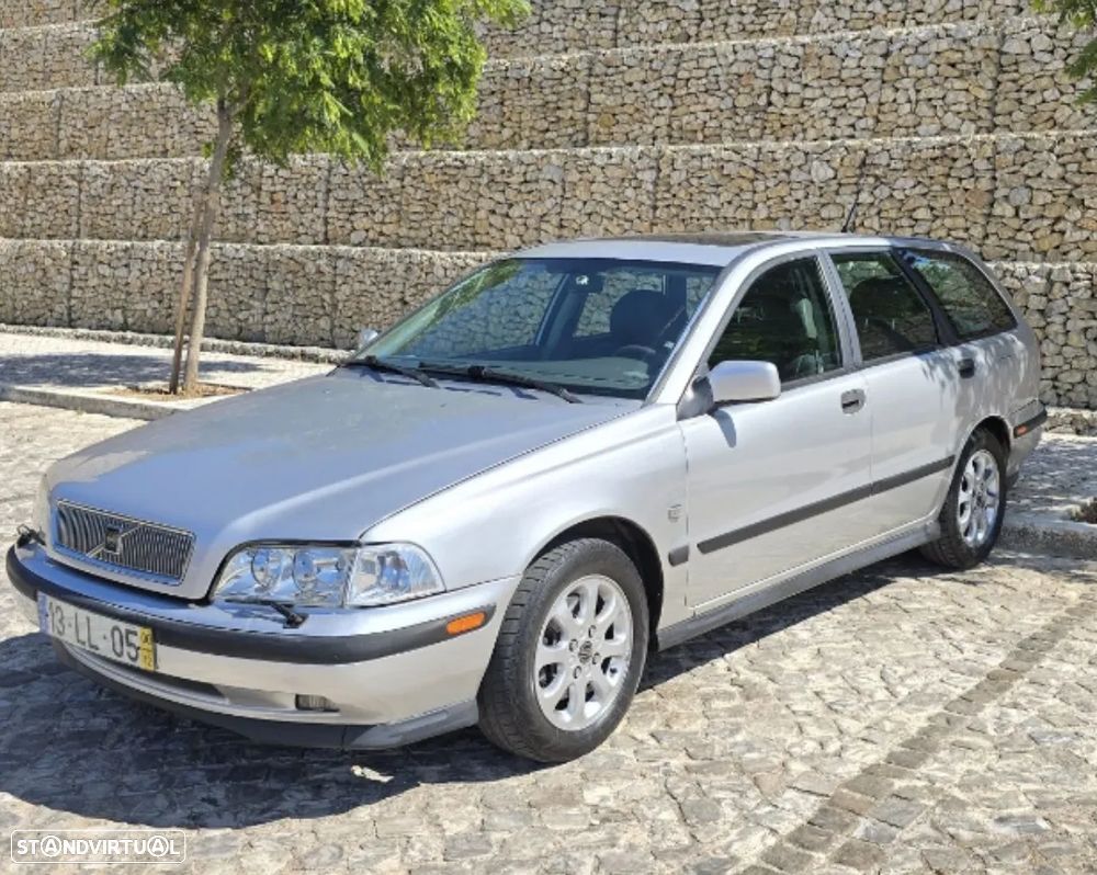 Volvo V40 Cross Country - 1