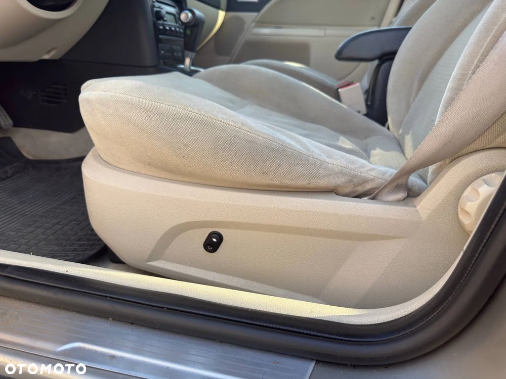 Ford Mondeo 2.0 Ghia - 16