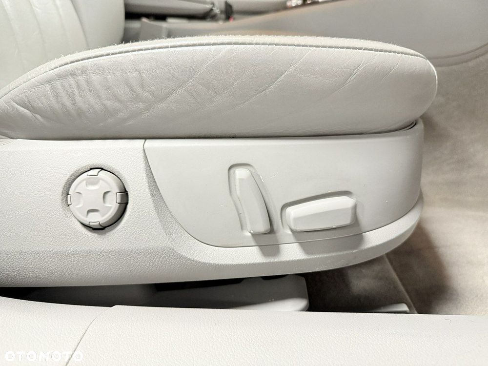 Audi A8 4.2 Quattro - 21