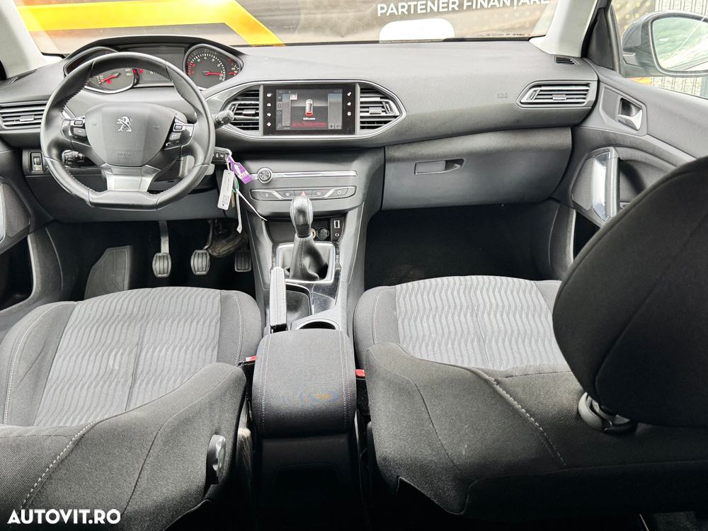 Peugeot 308 1.2 L PureTech Active - 8