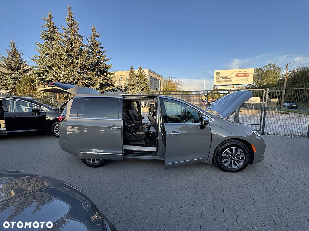 Chrysler Pacifica - 15