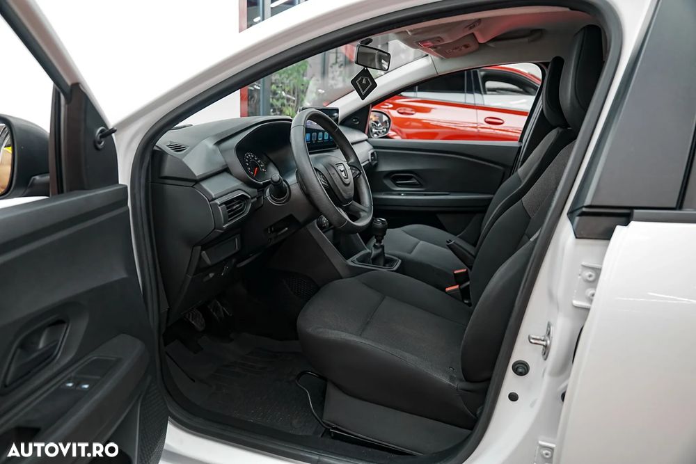 Dacia Logan TCe 90 Essential - 4