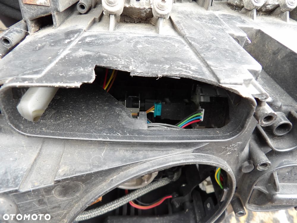 BMW - F10 - PRZED LIFT - XENON - SKRĘTNA - WYSZCZERBIONE SZKŁO - KLEJONA - UK - 7203254 - 10