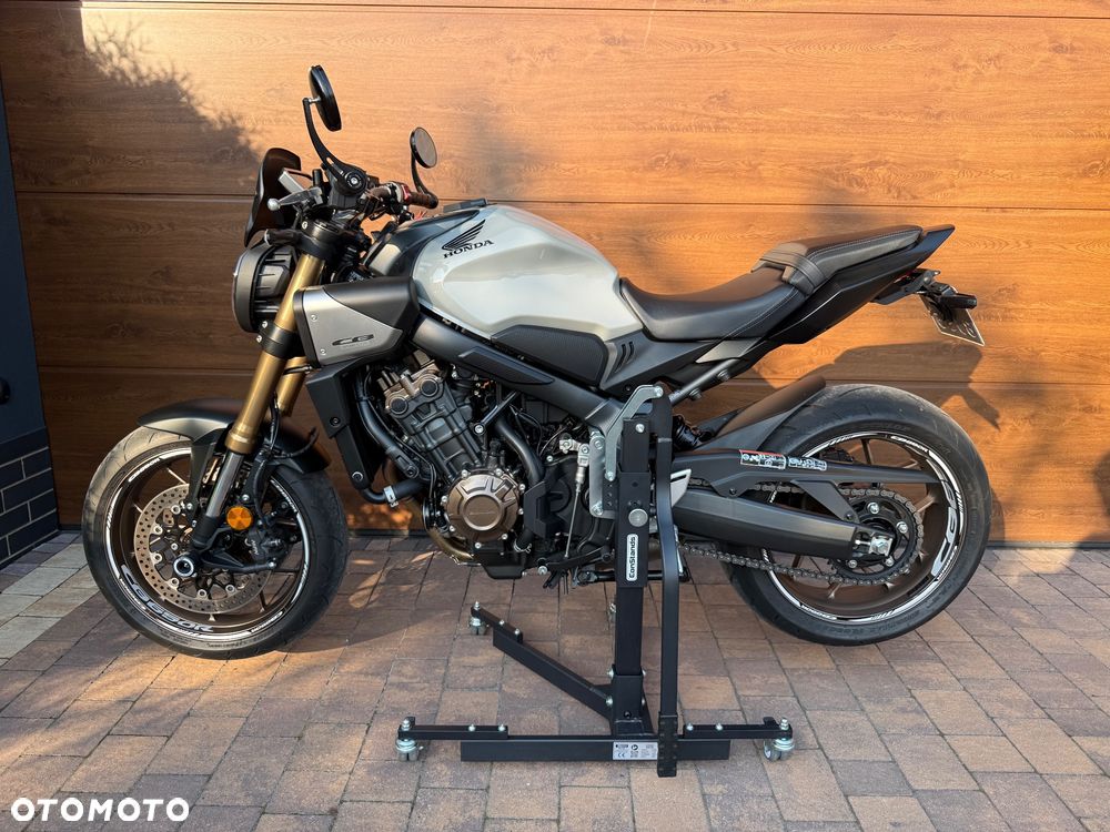 Honda CB - 1