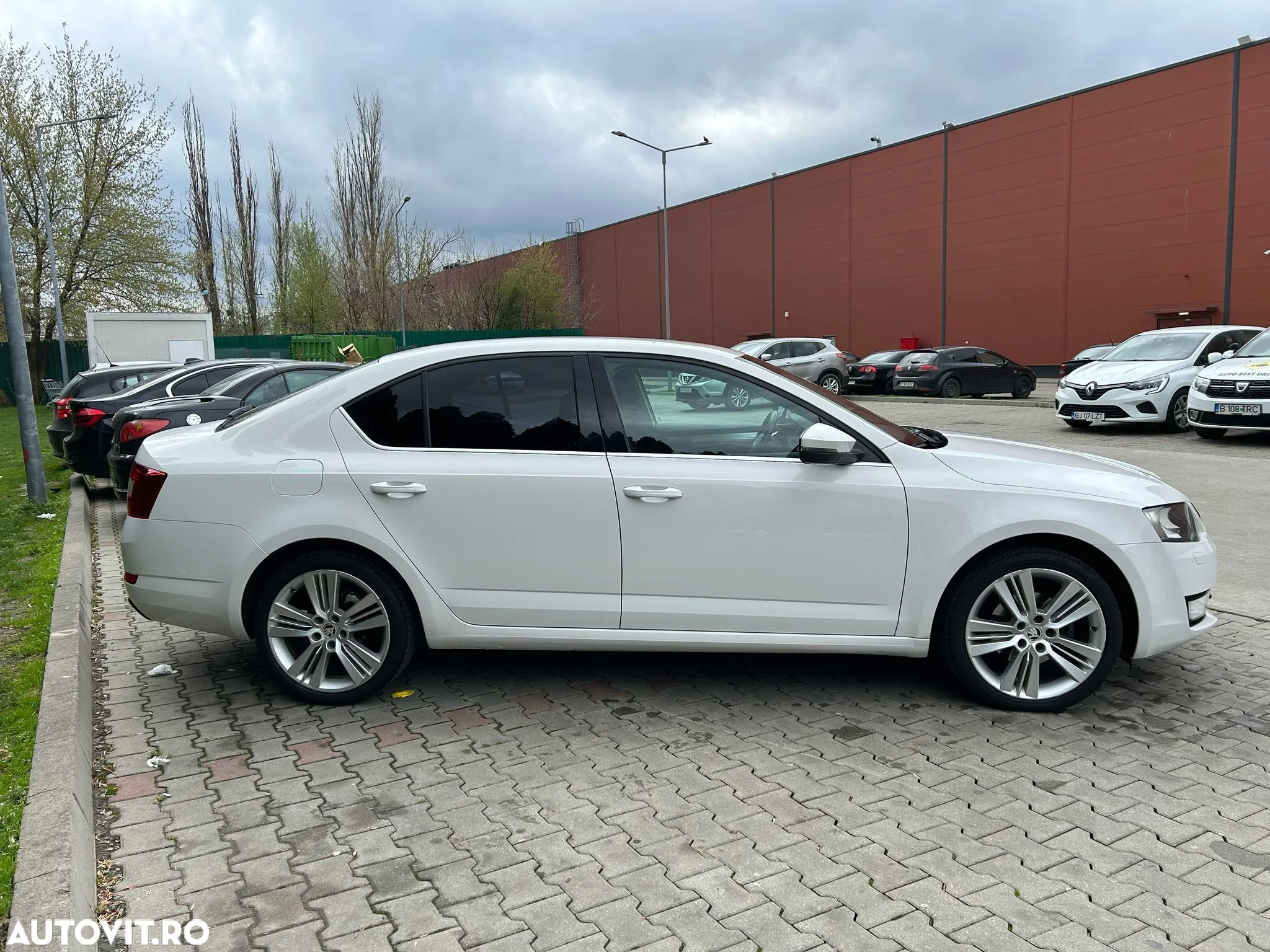 Skoda Octavia 2.0 TDI DSG Style - 4
