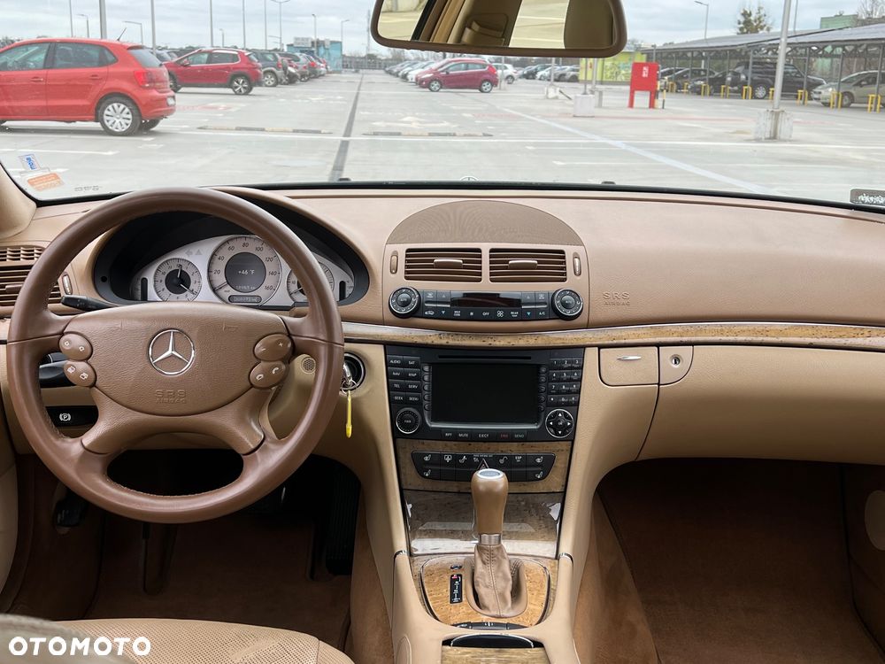 Mercedes-Benz Klasa E 500 T 4Matic Automatik Avantgarde - 28