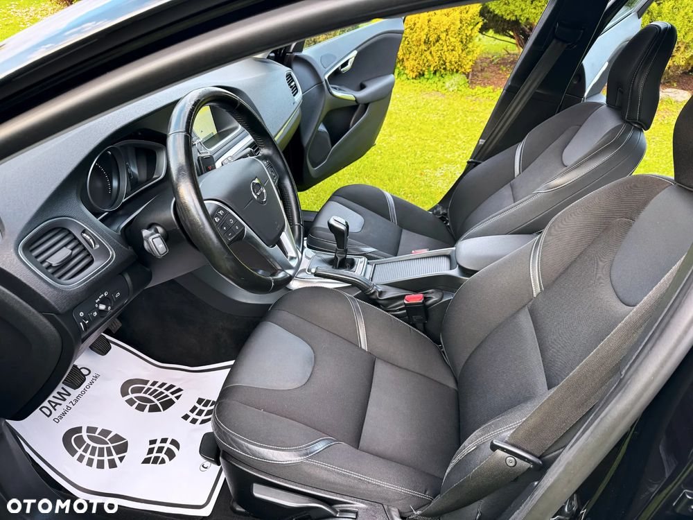 Volvo V40 D2 Drive-E Momentum - 27