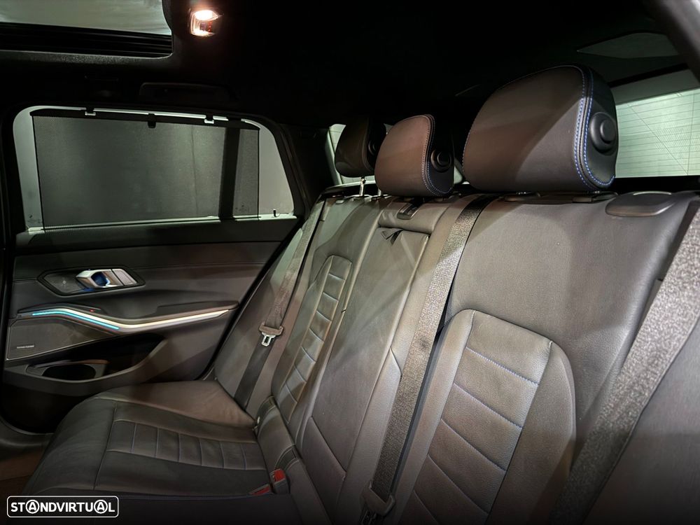 BMW 330 e Touring Pack Desportivo M Pro Auto - 43