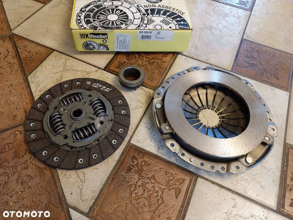 Zestaw sprzęgła  sprzęgło z łożyskiem wyciskowym (220mm) OPEL ASTRA F, CALIBRA A, VECTRA B 1.6/1.8/2.0 08.89-03.01 - 2