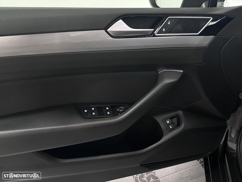 VW Passat Variant - 21