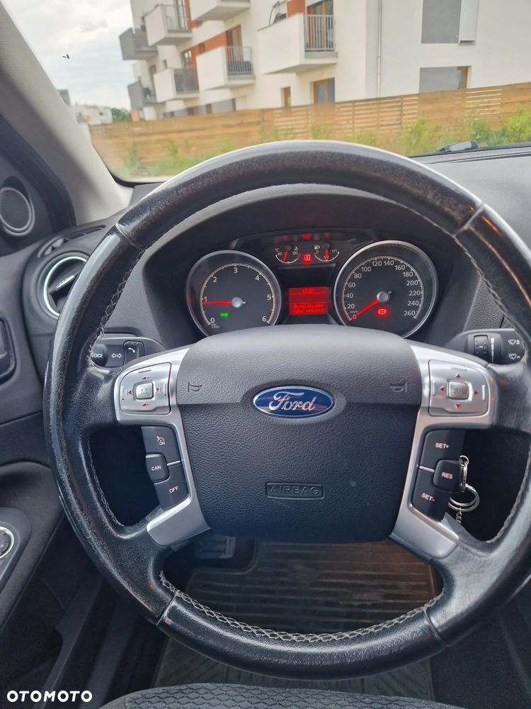 Ford Mondeo 2.0 TDCi Ghia - 19