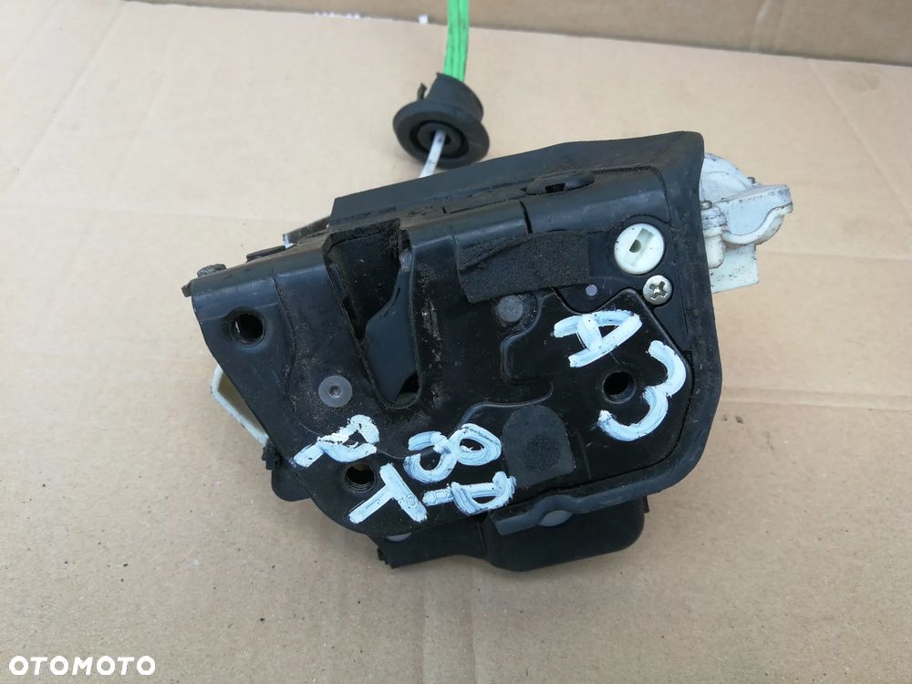 Audi A3 8P zamek drzwi prawy tył 4F0839015 7 pin