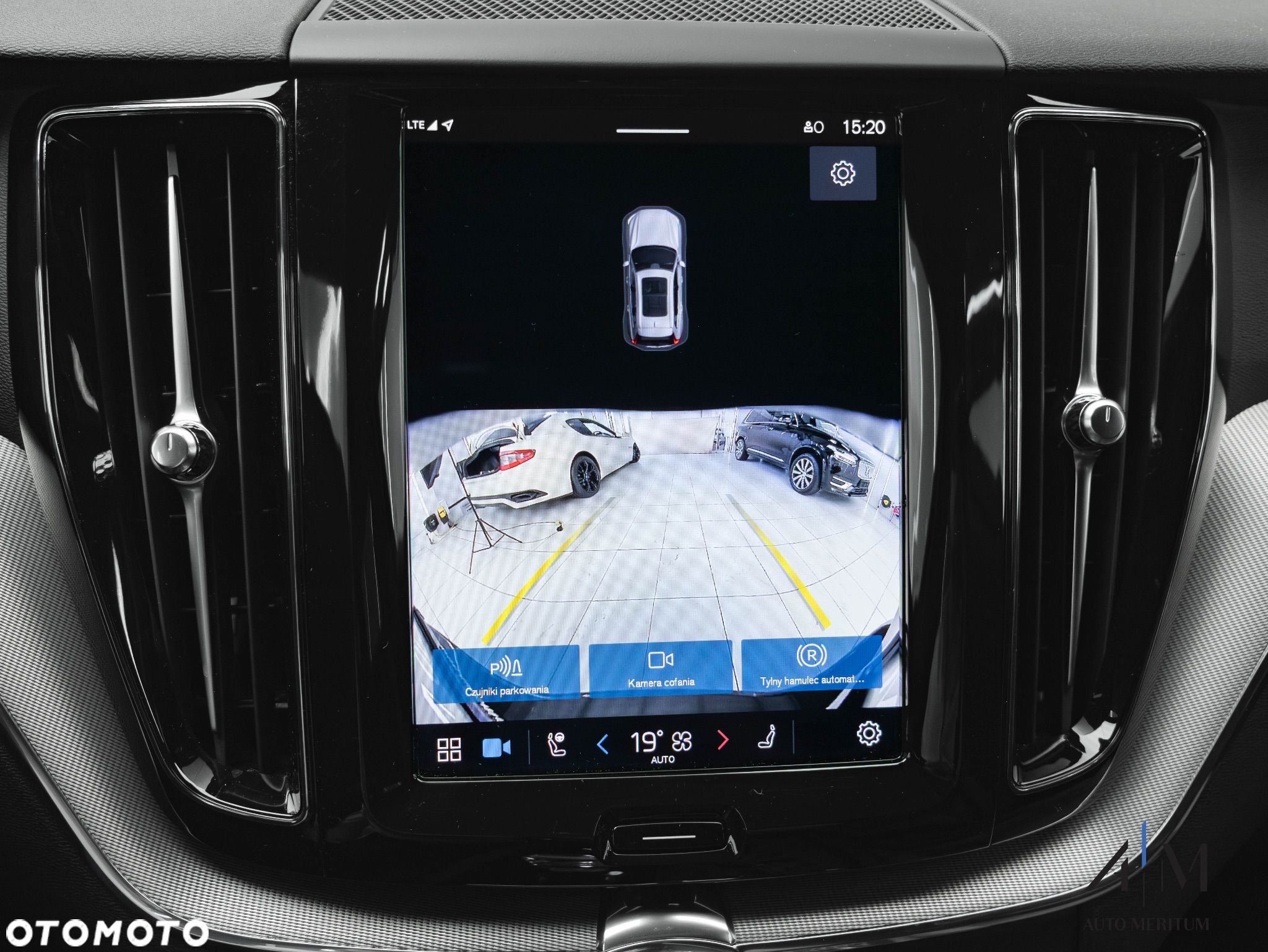 Volvo XC 60 B4 D AWD Plus Dark - 22