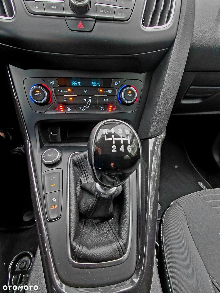 Ford Focus 1.0 EcoBoost Titanium - 32